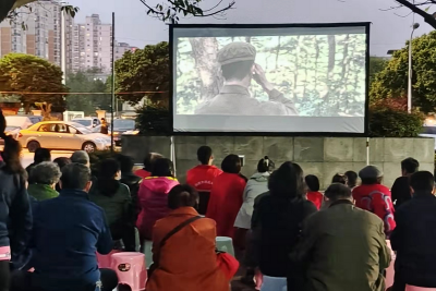 安康社区党组织创新教育形式开展坝坝红色电影进社区宣教活动