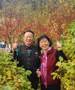 原创新诗:          晨拍秋果飘香抒怀