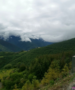 川西高原之旅 : 探寻云端之上的美景与深邃的藏族文化