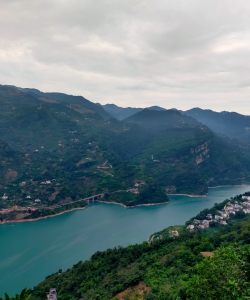 七绝.华峰山居