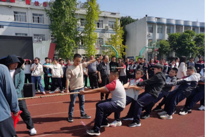 祥福中学校举行秋季学生拔河比赛活动